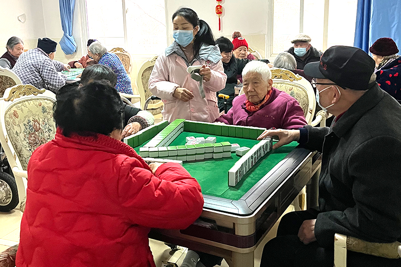 火锅暖胃，服务暖心，四川养老产业的‘热辣’温度